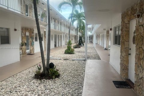 Condo in Pompano Beach, Florida, 2 bedrooms  № 1955864 - photo 24