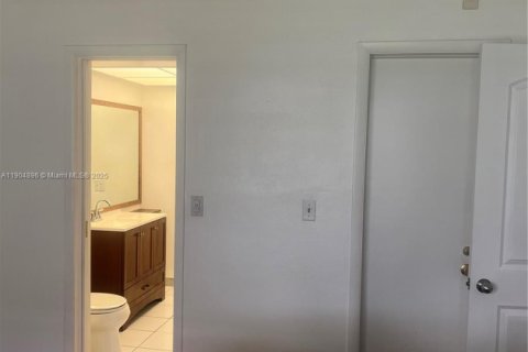 Condo in Pompano Beach, Florida, 2 bedrooms  № 1955864 - photo 13