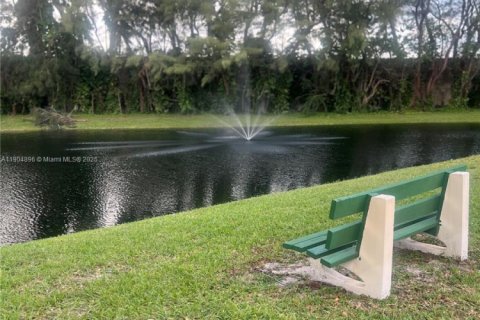 Condo in Pompano Beach, Florida, 2 bedrooms  № 1955864 - photo 29