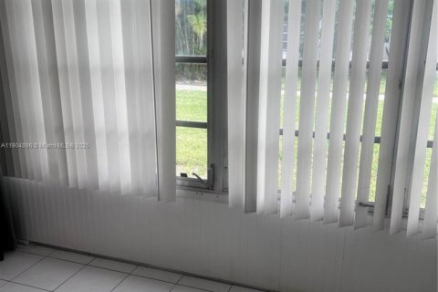 Condo in Pompano Beach, Florida, 2 bedrooms  № 1955864 - photo 18