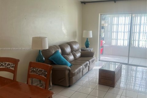 Condo in Pompano Beach, Florida, 2 bedrooms  № 1955864 - photo 6