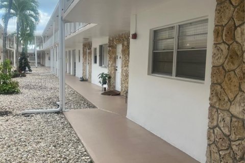 Condo in Pompano Beach, Florida, 2 bedrooms  № 1955864 - photo 25