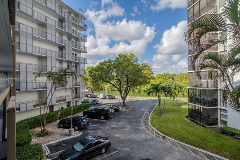 Condo in Aventura, Florida, 2 bedrooms  № 1820059 - photo 22