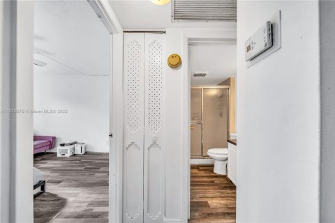 Condo in Aventura, Florida, 2 bedrooms  № 1820059 - photo 10
