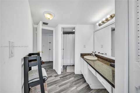 Condo in Aventura, Florida, 2 bedrooms  № 1820059 - photo 9