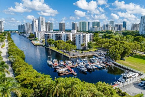 Condo in Aventura, Florida, 2 bedrooms  № 1820059 - photo 28