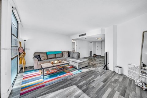 Condo in Aventura, Florida, 2 bedrooms  № 1820059 - photo 3