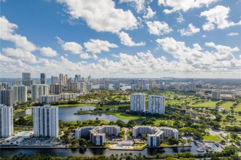 Condo in Aventura, Florida, 2 bedrooms  № 1820059 - photo 23