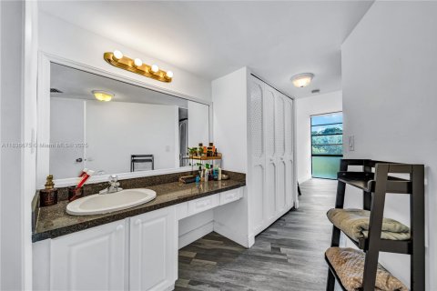 Condo in Aventura, Florida, 2 bedrooms  № 1820059 - photo 8