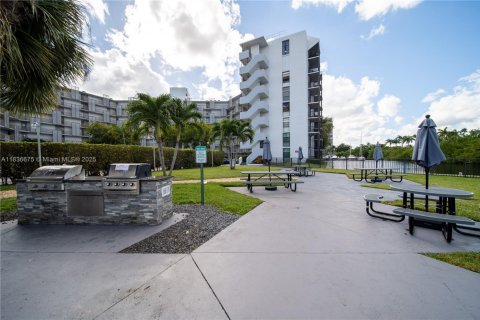 Condo in Aventura, Florida, 2 bedrooms  № 1820059 - photo 21