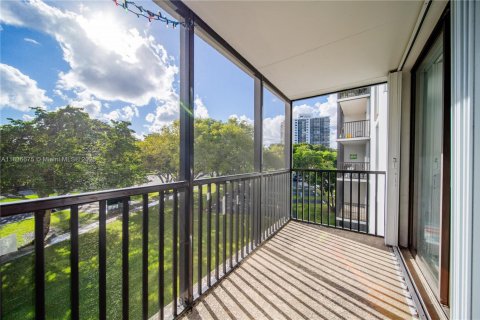 Condo in Aventura, Florida, 2 bedrooms  № 1820059 - photo 15
