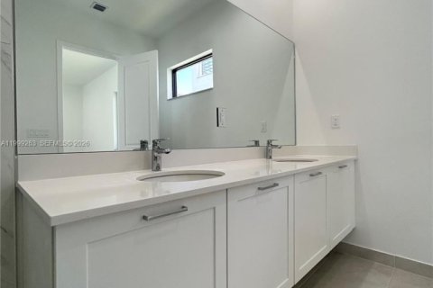 Villa ou maison à vendre à Doral, Floride: 3 chambres, 212.28 m2 № 2064861 - photo 13