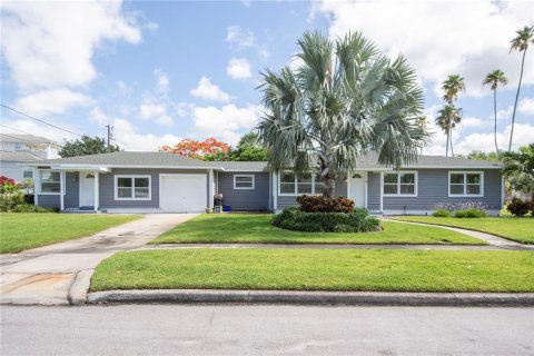 Villa ou maison à Saint Pete Beach, Floride 3 chambres, 96.34 m2 № 2117015