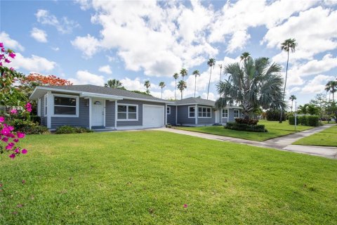 Villa ou maison à louer à Saint Pete Beach, Floride: 3 chambres, 96.34 m2 № 2117015 - photo 2
