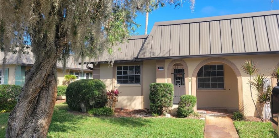 House in New Port Richey, Florida 2 bedrooms, 100.33 sq.m. № 2105377