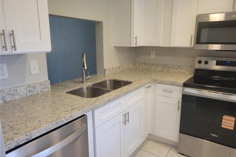 House in New Port Richey, Florida 2 bedrooms, 100.33 sq.m. № 2105377 - photo 4
