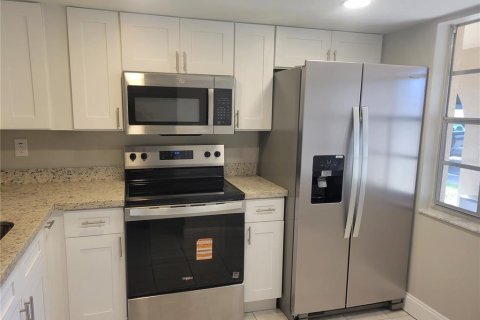House in New Port Richey, Florida 2 bedrooms, 100.33 sq.m. № 2105377 - photo 3