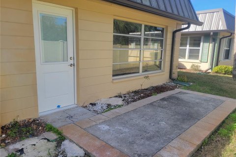 House in New Port Richey, Florida 2 bedrooms, 100.33 sq.m. № 2105377 - photo 11