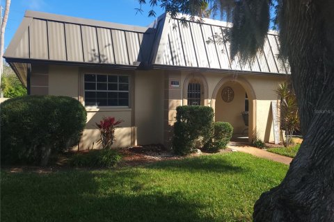 House in New Port Richey, Florida 2 bedrooms, 100.33 sq.m. № 2105377 - photo 2