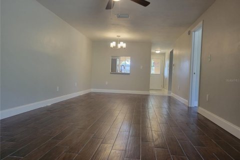 House in New Port Richey, Florida 2 bedrooms, 100.33 sq.m. № 2105377 - photo 16