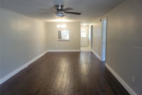 House in New Port Richey, Florida 2 bedrooms, 100.33 sq.m. № 2105377 - photo 10