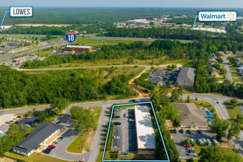 Commercial property in Crestview, Florida № 561784 - photo 1