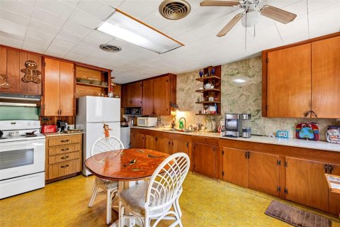 House in Edgewater, Florida 3 bedrooms, 170.01 sq.m. № 1733820 - photo 25