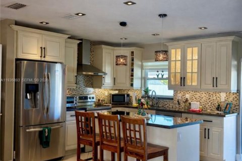 Casa en venta en Miami, Florida, 4 dormitorios № 1994758 - foto 2