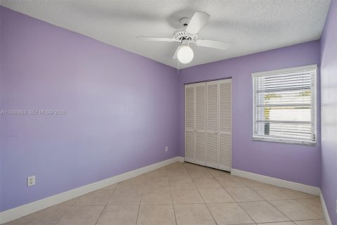 Casa en venta en Miami, Florida, 4 dormitorios № 1994758 - foto 11