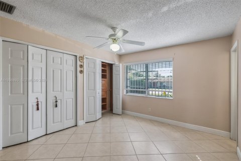 Casa en venta en Miami, Florida, 4 dormitorios № 1994758 - foto 16