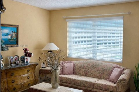 Casa en venta en Miami, Florida, 4 dormitorios № 1994758 - foto 3