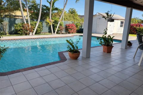 Casa en venta en Miami, Florida, 4 dormitorios № 1994758 - foto 8