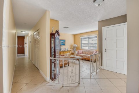 Casa en venta en Miami, Florida, 4 dormitorios № 1994758 - foto 9