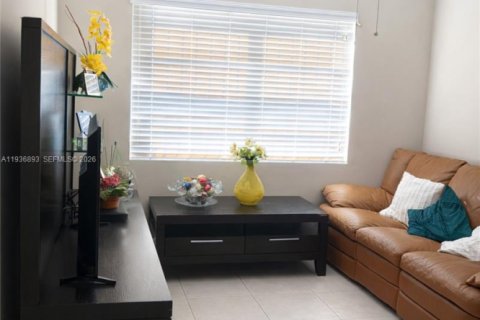 Casa en venta en Miami, Florida, 4 dormitorios № 1994758 - foto 5