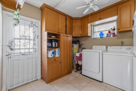 Casa en venta en Miami, Florida, 4 dormitorios № 1994758 - foto 14