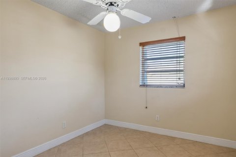 Casa en venta en Miami, Florida, 4 dormitorios № 1994758 - foto 12