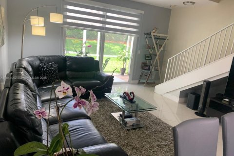 Townhouse in Weston, Florida 2 bedrooms, 105.07 sq.m. № 2069549 - photo 7