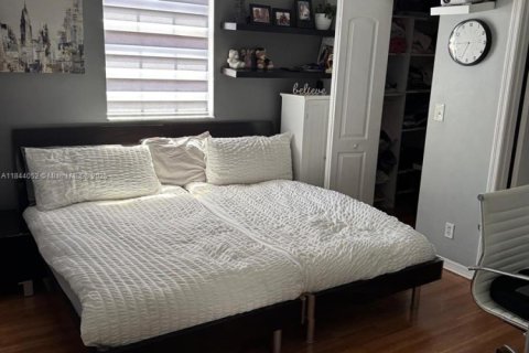 Townhouse in Weston, Florida 2 bedrooms, 105.07 sq.m. № 2069549 - photo 9