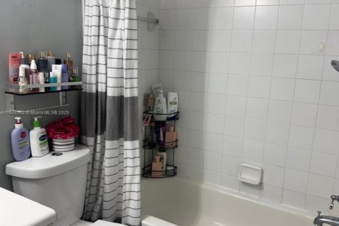 Townhouse in Weston, Florida 2 bedrooms, 105.07 sq.m. № 2069549 - photo 5