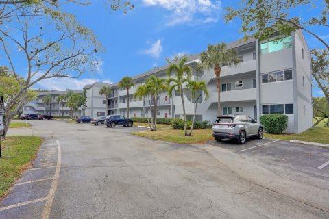 Condo in Fort Lauderdale, Florida, 2 bedrooms  № 1178288 - photo 1