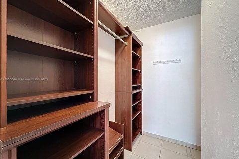 Condominio en venta en Hialeah, Florida, 3 dormitorios, 104.98 m2 № 1964602 - foto 23