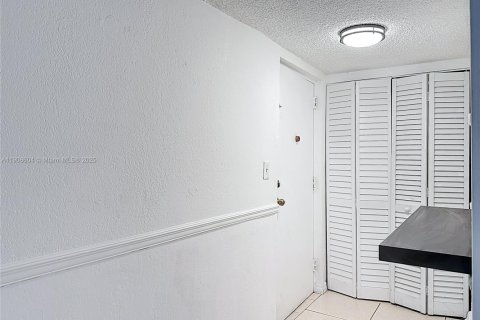 Condominio en venta en Hialeah, Florida, 3 dormitorios, 104.98 m2 № 1964602 - foto 21