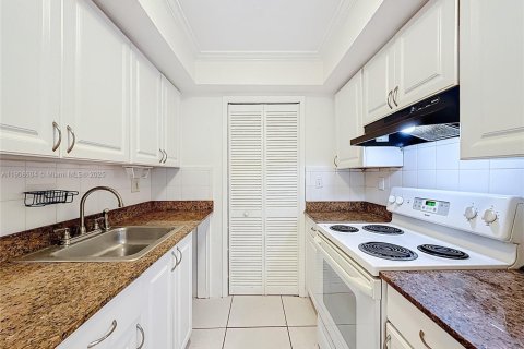 Condominio en venta en Hialeah, Florida, 3 dormitorios, 104.98 m2 № 1964602 - foto 22