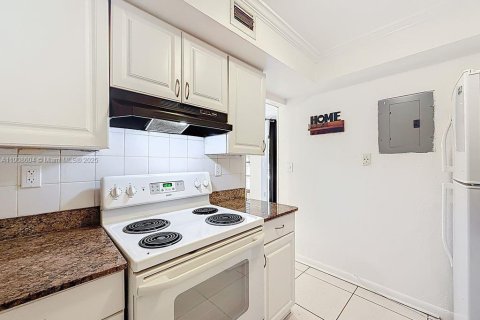 Condominio en venta en Hialeah, Florida, 3 dormitorios, 104.98 m2 № 1964602 - foto 29