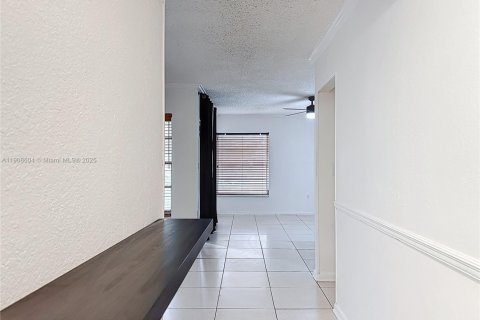 Condominio en venta en Hialeah, Florida, 3 dormitorios, 104.98 m2 № 1964602 - foto 20