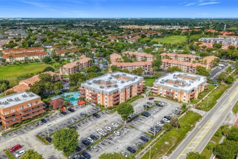 Condominio en venta en Hialeah, Florida, 3 dormitorios, 104.98 m2 № 1964602 - foto 5