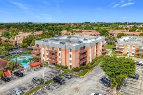 Condominio en venta en Hialeah, Florida, 3 dormitorios, 104.98 m2 № 1964602 - foto 6
