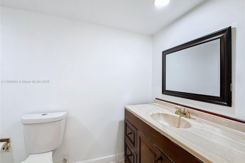 Condominio en venta en Hialeah, Florida, 3 dormitorios, 104.98 m2 № 1964602 - foto 24