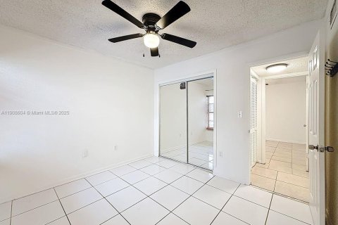 Condominio en venta en Hialeah, Florida, 3 dormitorios, 104.98 m2 № 1964602 - foto 30