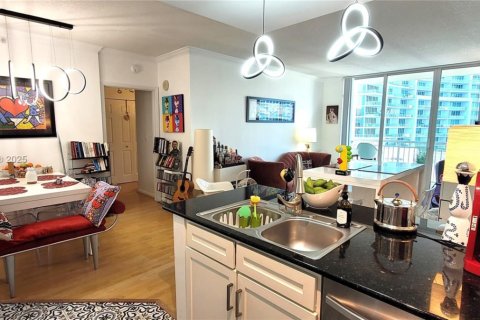 Copropriété à vendre à Miami, Floride: 2 chambres, 91.42 m2 № 1950787 - photo 15
